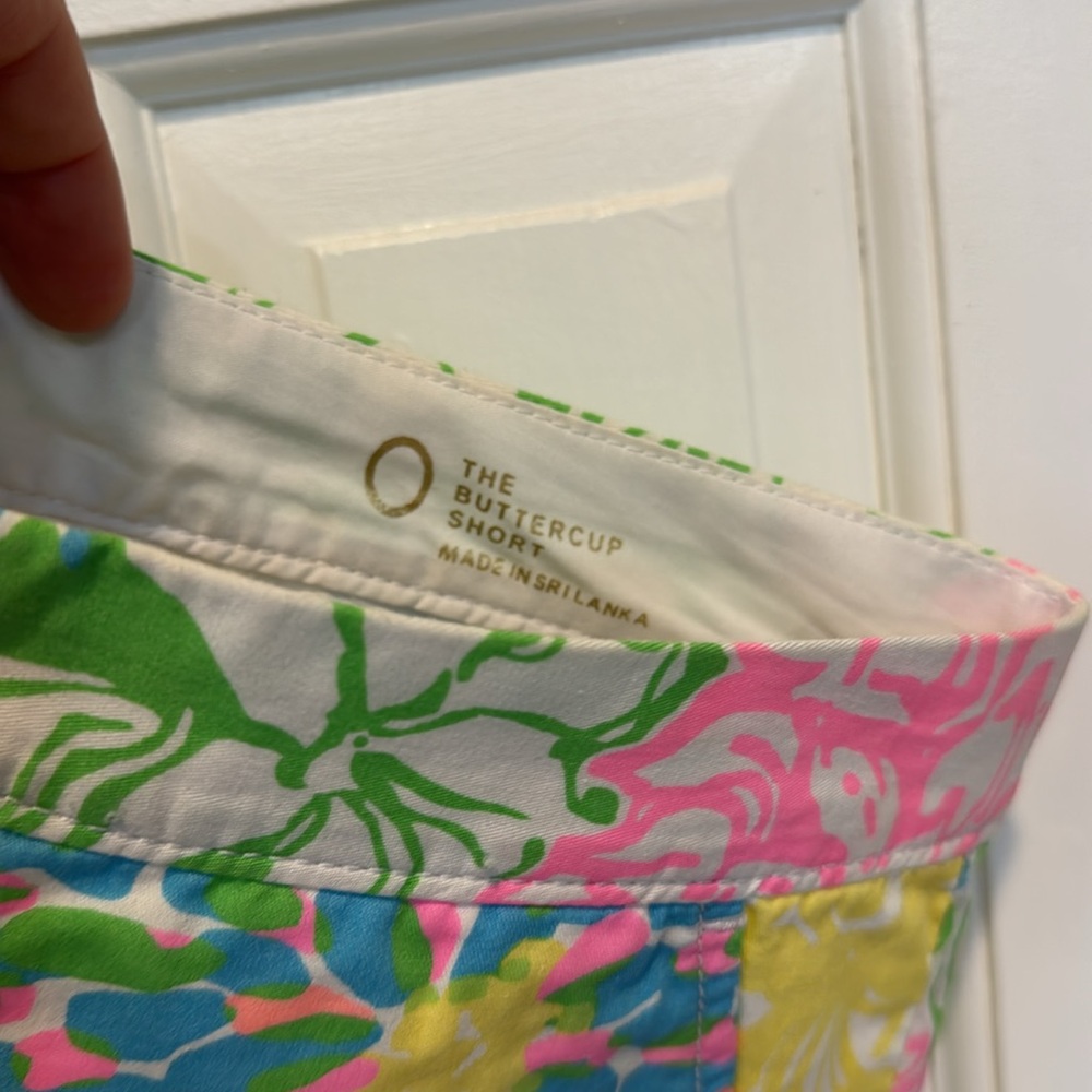 Lilly Pulitzer Hibiscus Stroll Buttercup shorts 0 - Picture 3 of 3